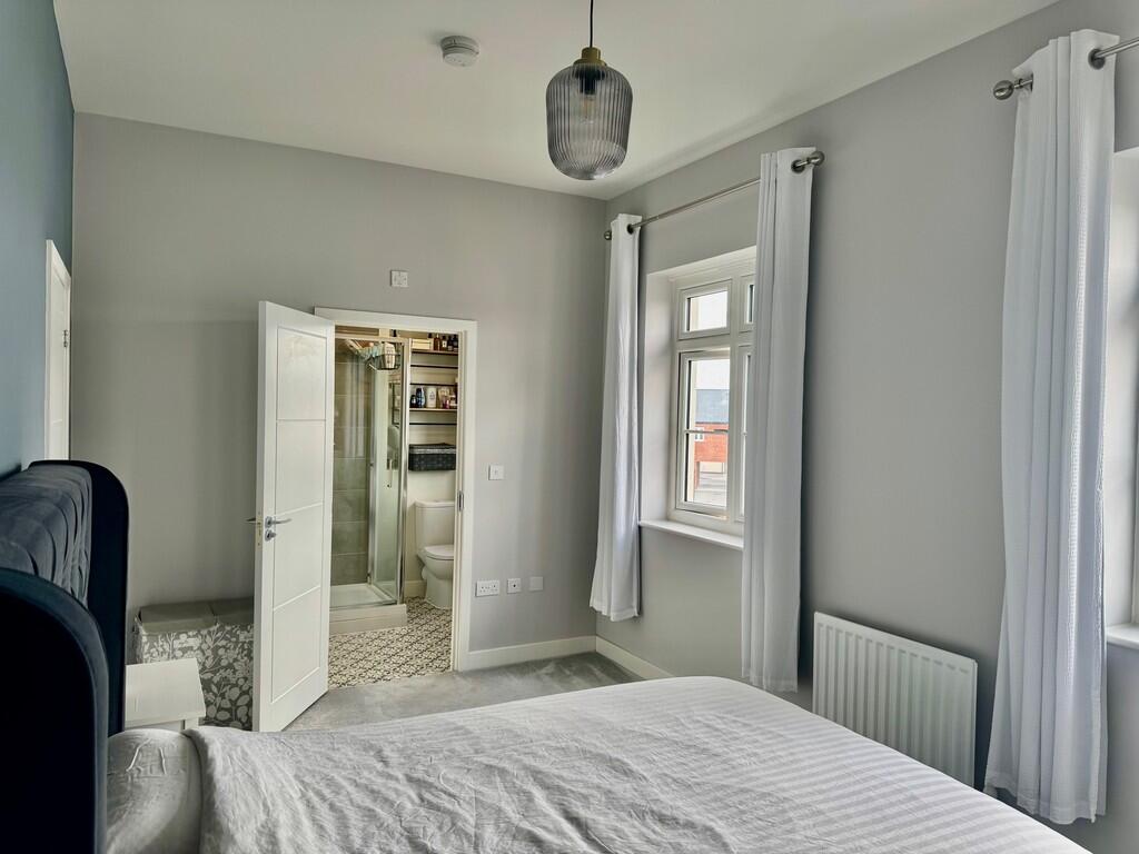 master bedroom to...
