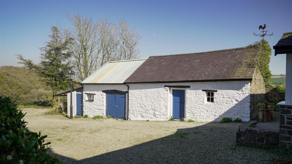 Barn/storage accommodation