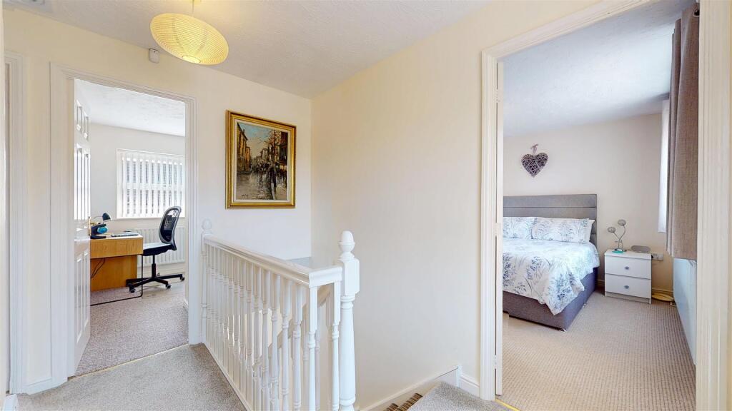 FIRST FLOOR LANDING