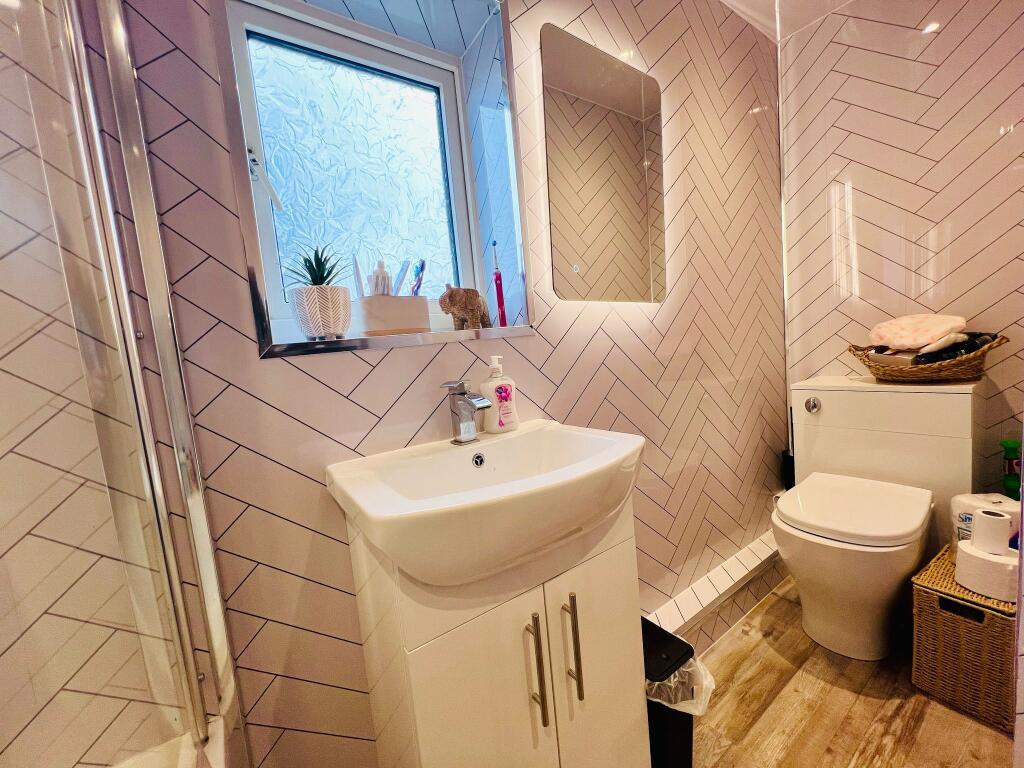 BATHROOM2.jpeg