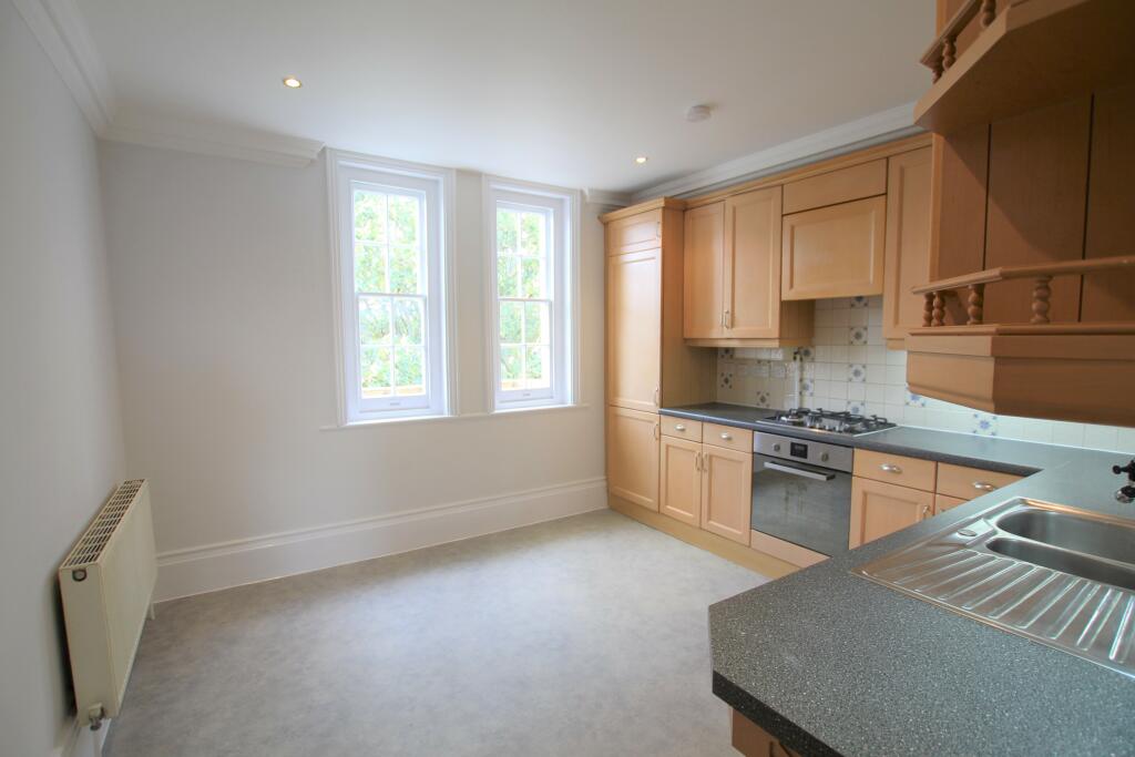 4 Kitchen.JPG
