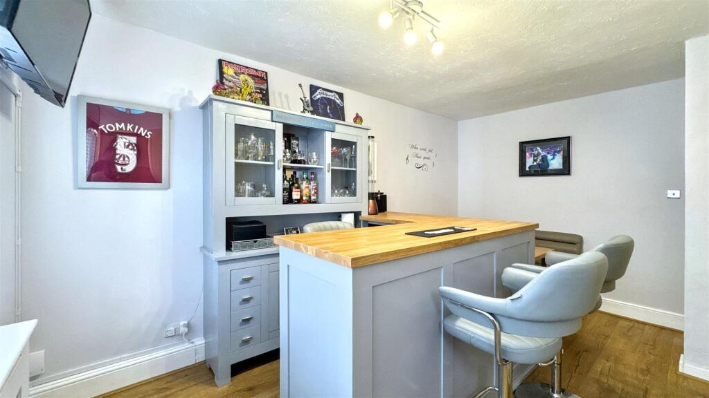 Family Room/Fourth Bedroom