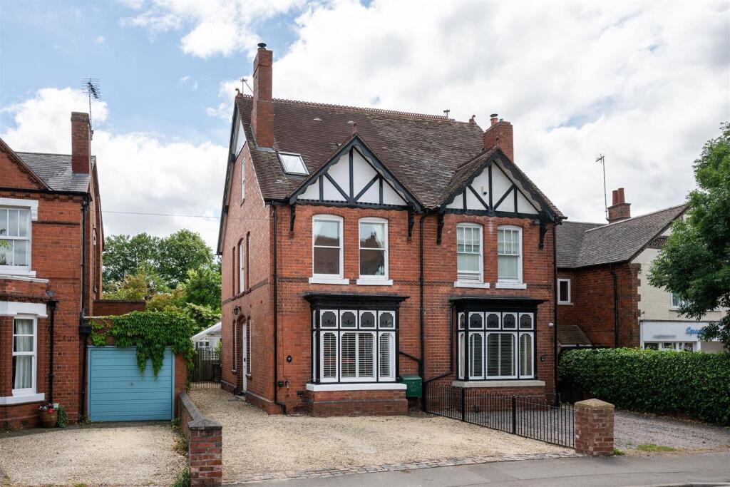 Station Road Hagley 1.jpg