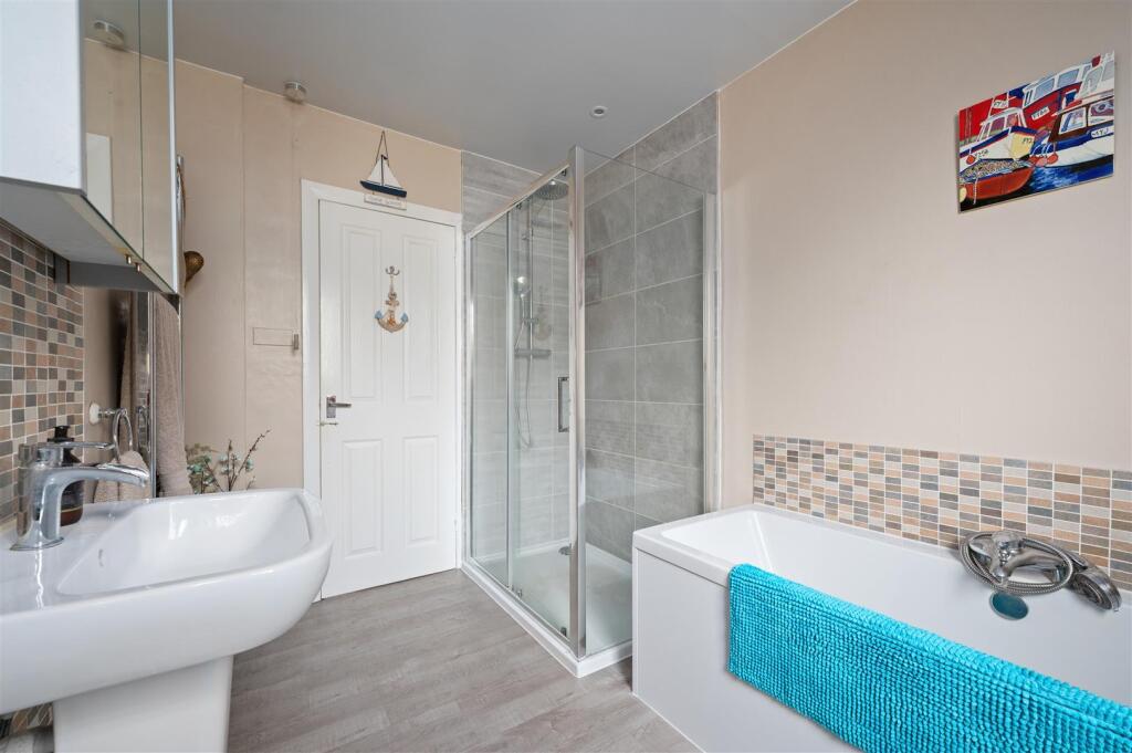 4 Preston Crescent 013.JPG