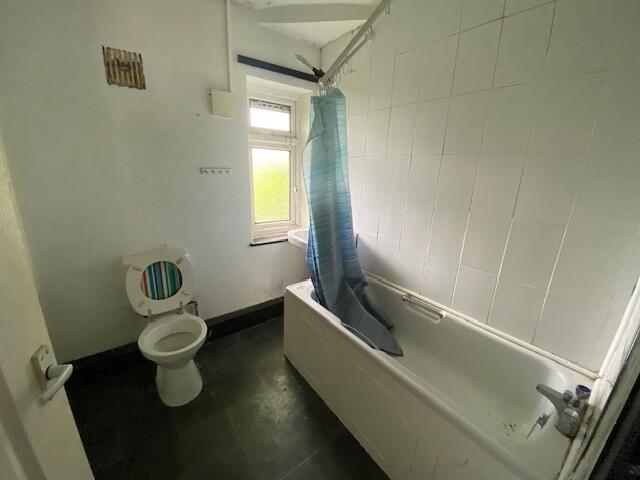 BATHROOM T202506191534.jpg