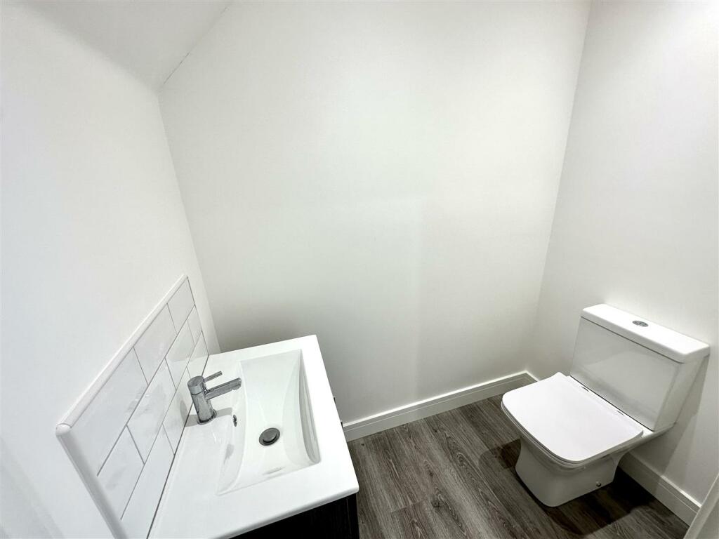 CLOAKROOM/WC