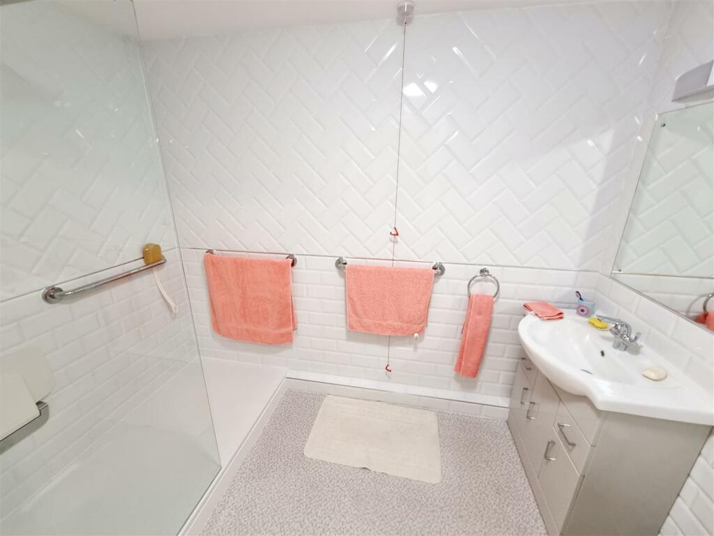 Shower room.jpg