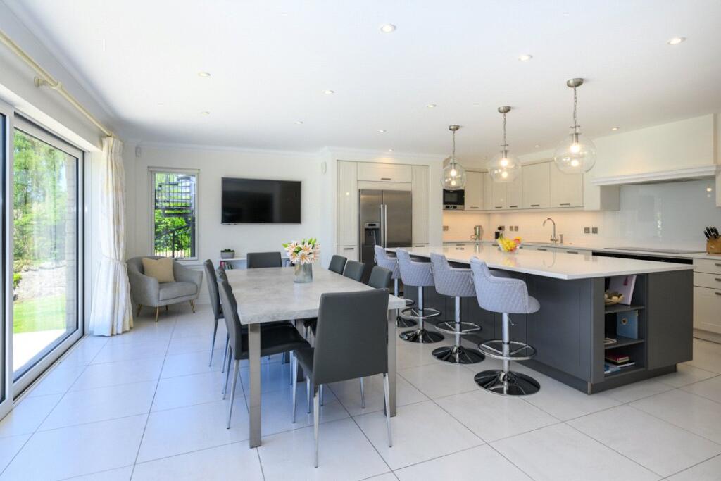 Kitchen/ Dining Room