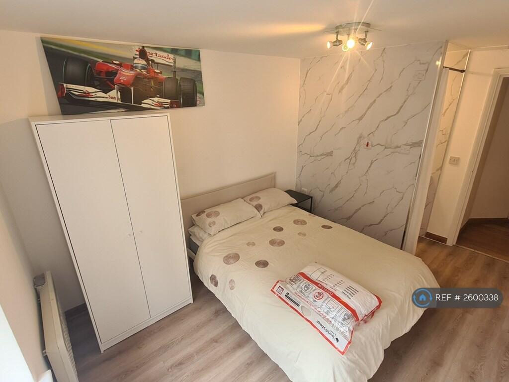 Bedroom 2: Private Bathroom (11 Sq-m)