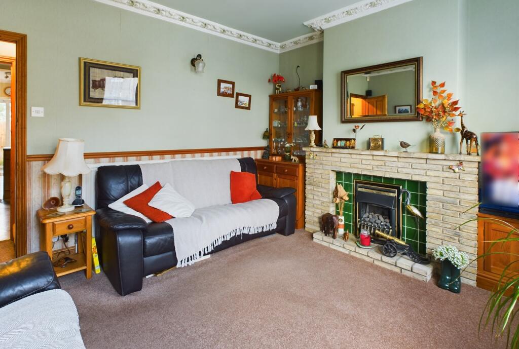 CAM02519G0-PR0212-STILL024