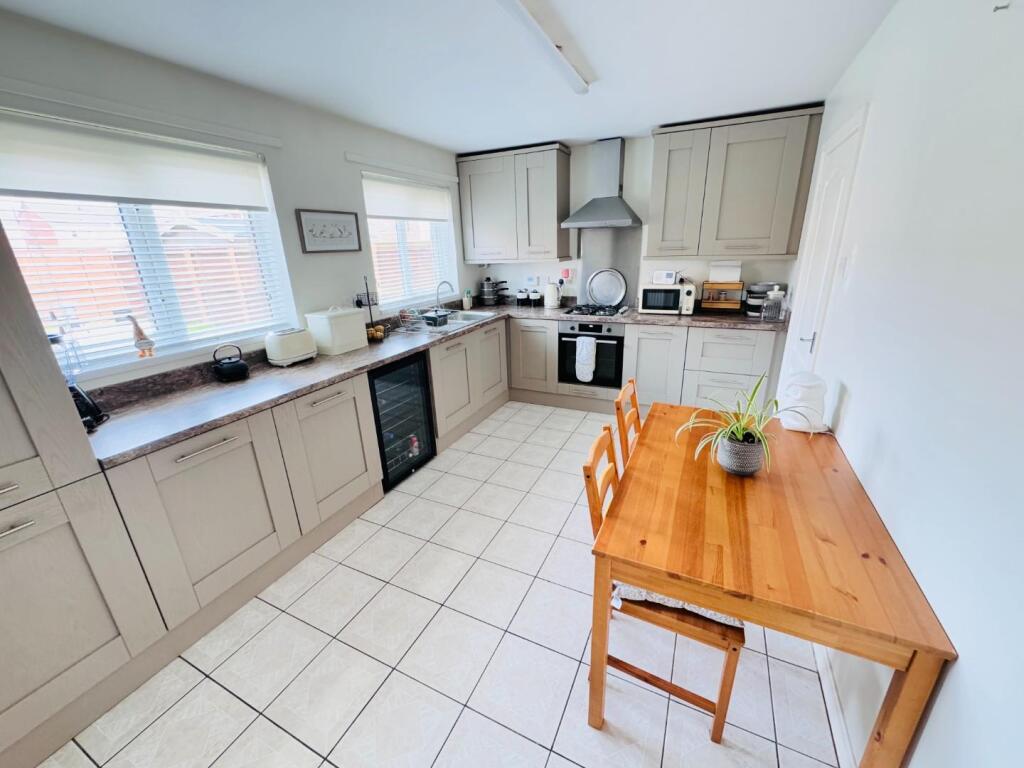 KITCHEN/BREAKFAST ROOM