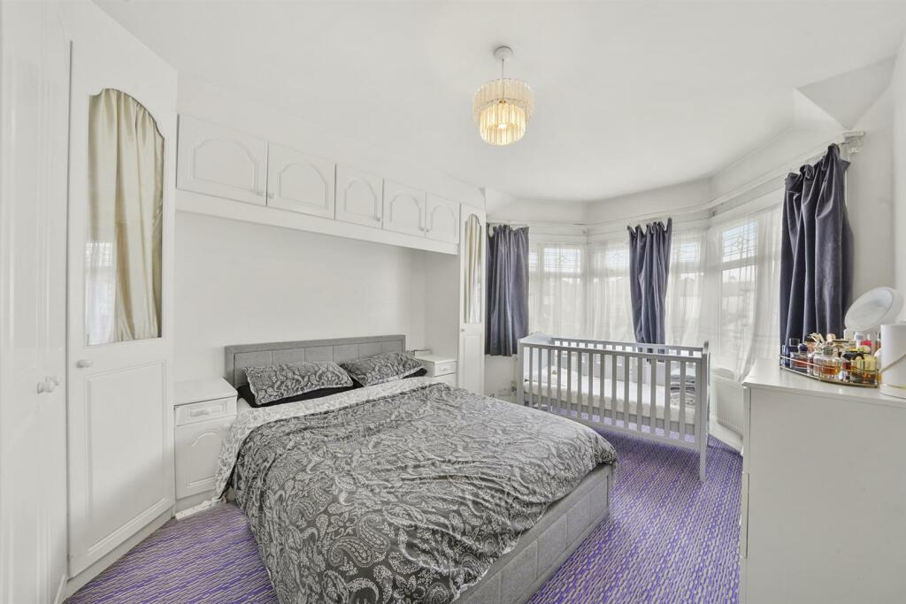 Bedroom 1.jpg