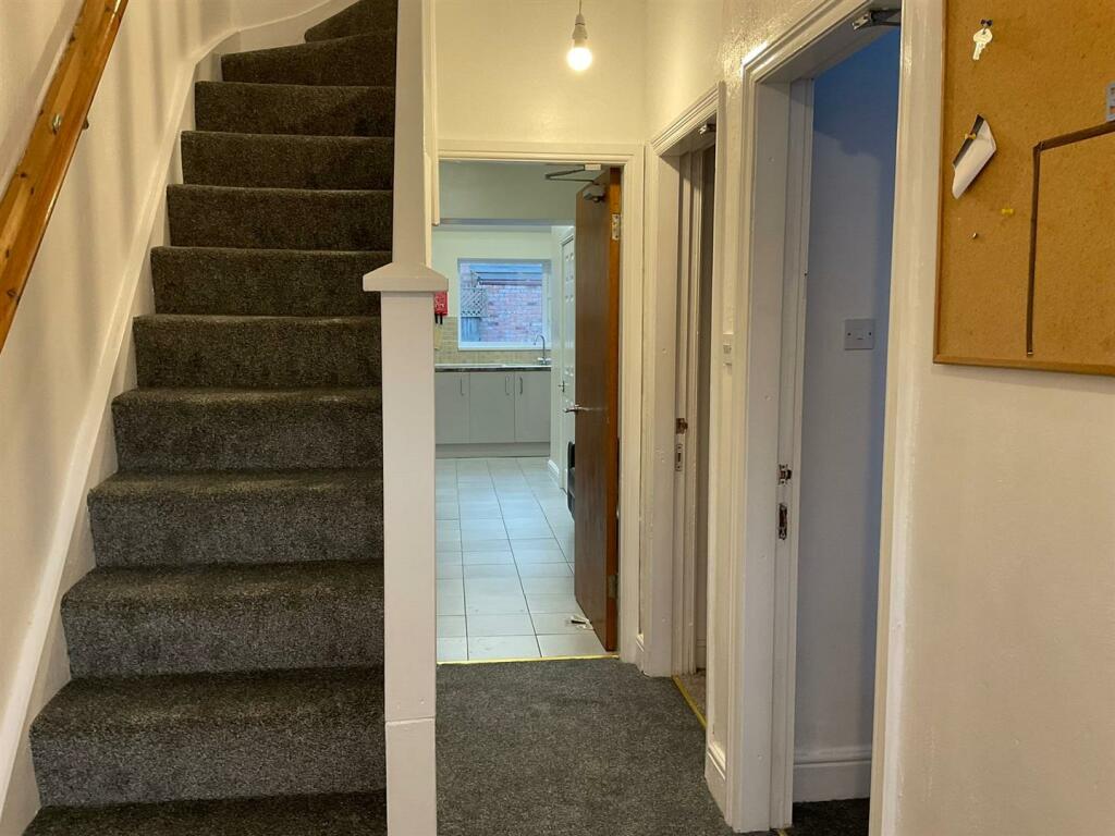 11 B  Entrance Hall.jpg