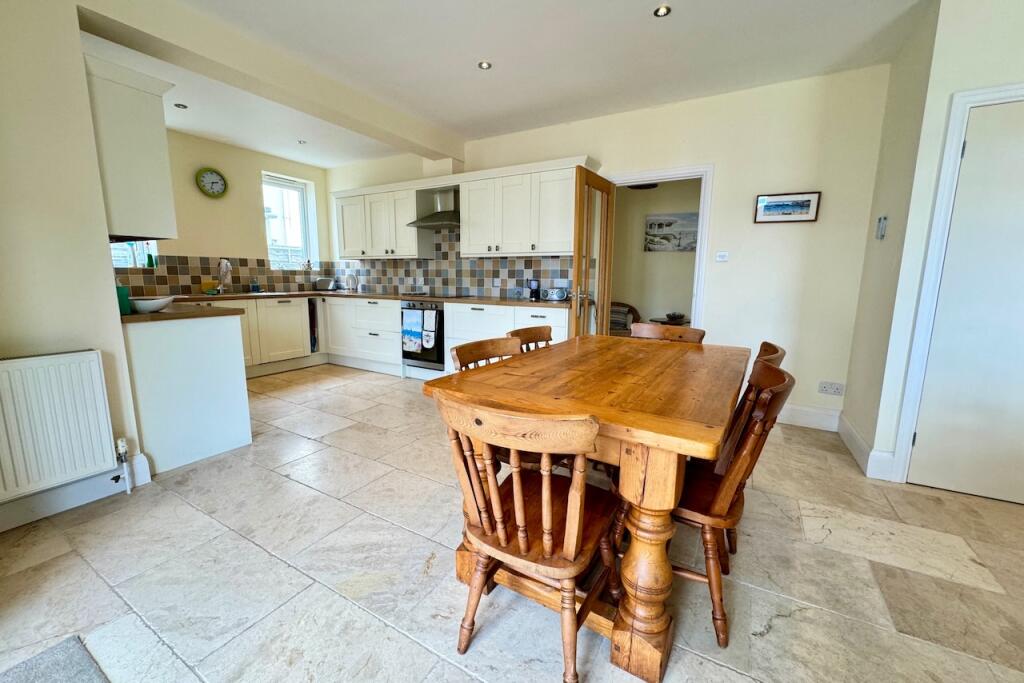 Dining/Kitchen Area