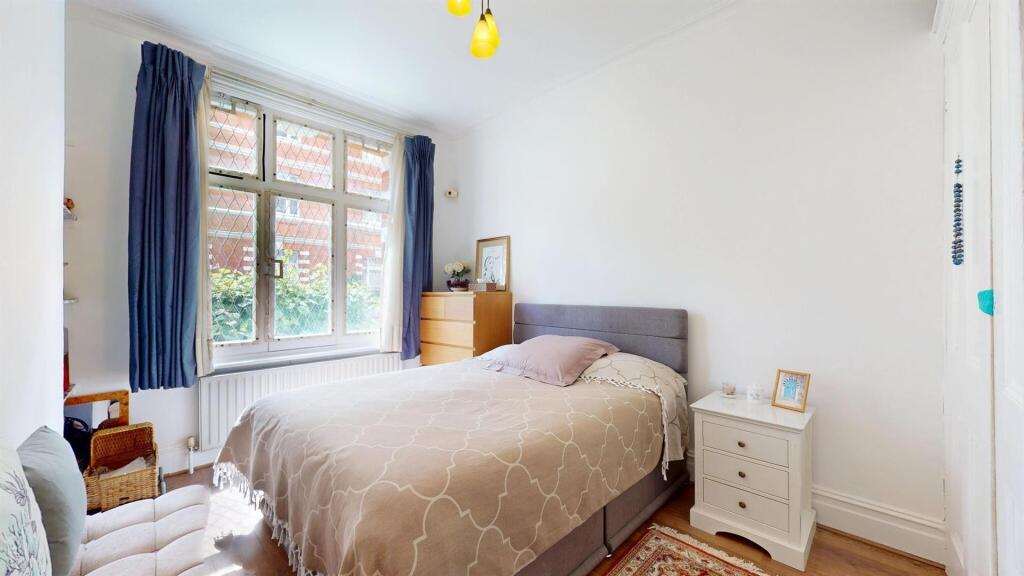 65SMMbedroom2.jpg