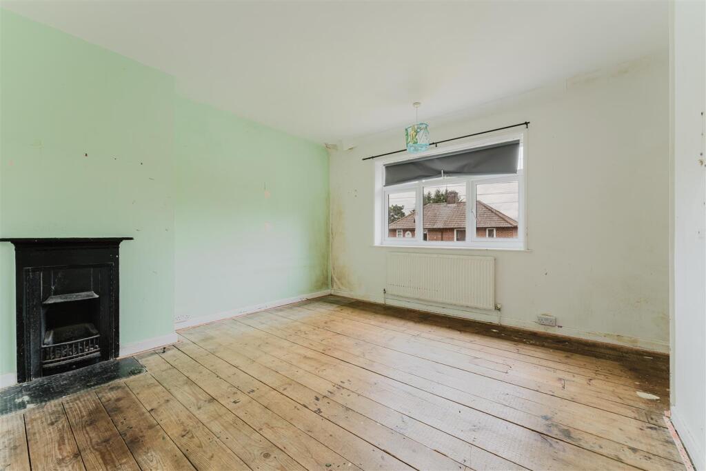 146 Wescott Bed 1.jpg