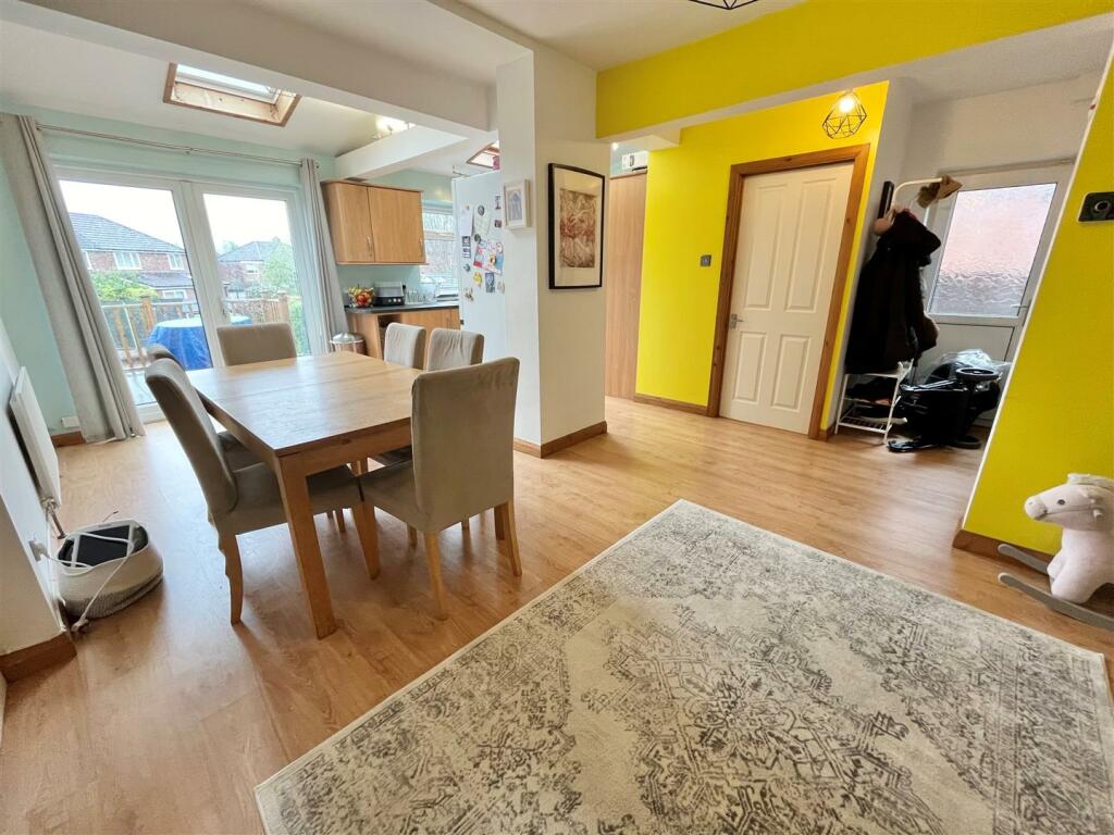 Open Plan Kitchen/ Dining/ Living Space