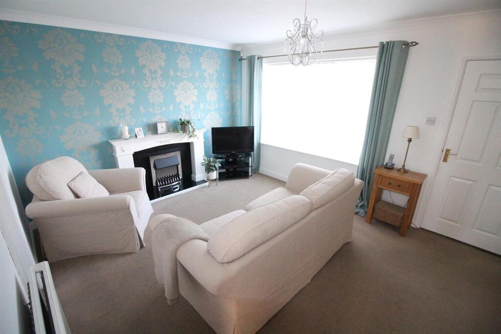 10 Kempston Way-Lounge1.JPG