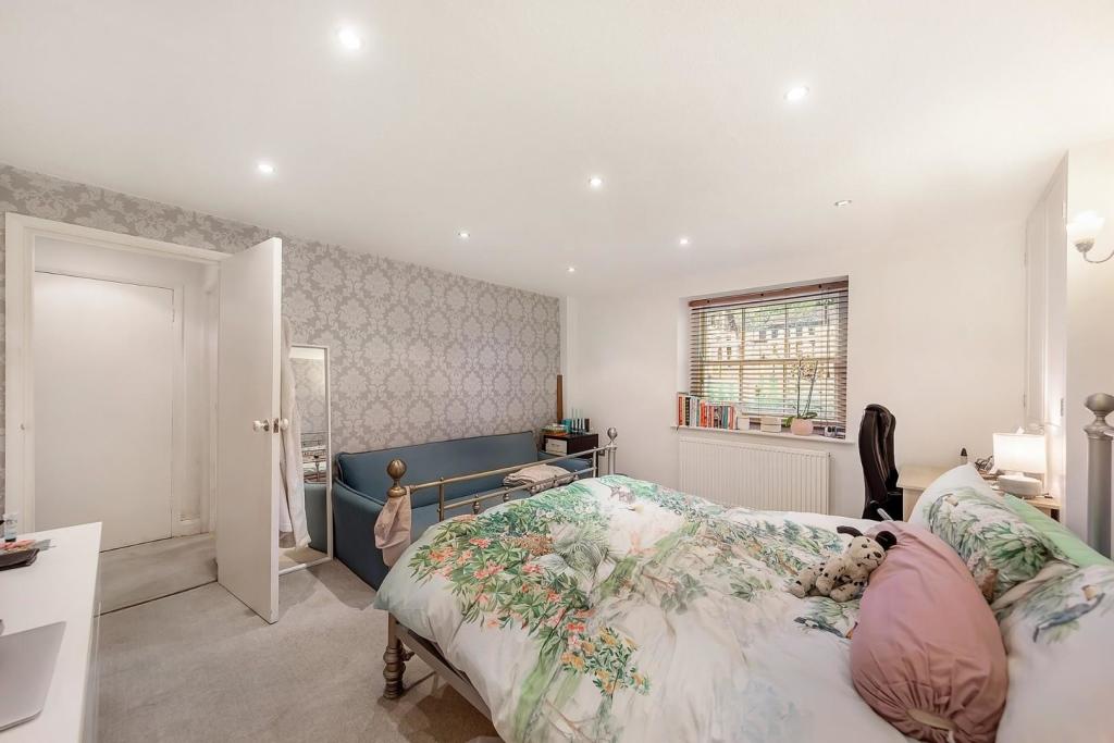 Bedroom (3).jpg