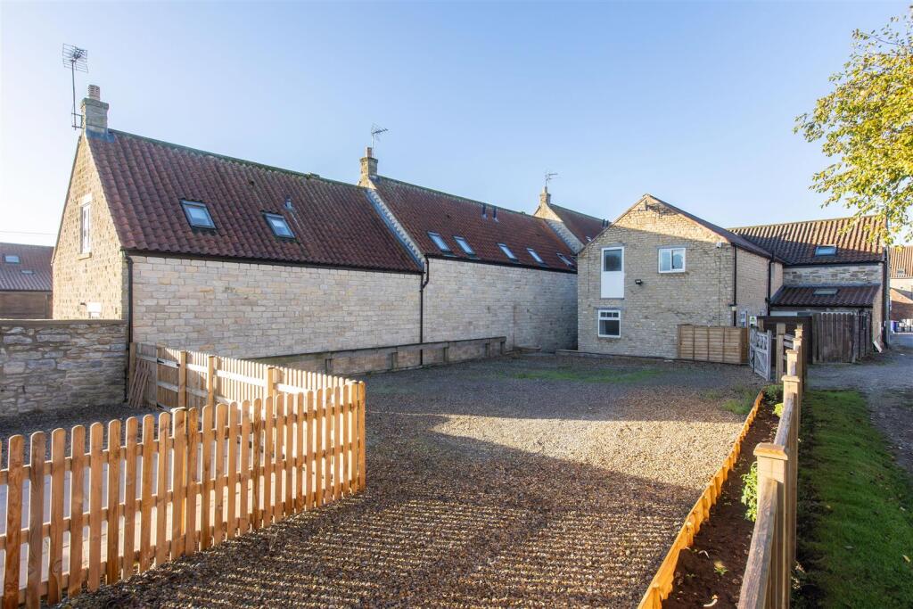 Feather Cottage External-6.jpg