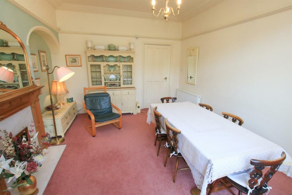 SEPARATE DINING ROOM