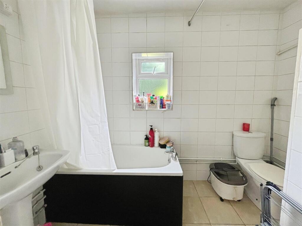 3335c898-Bathroom.jpg