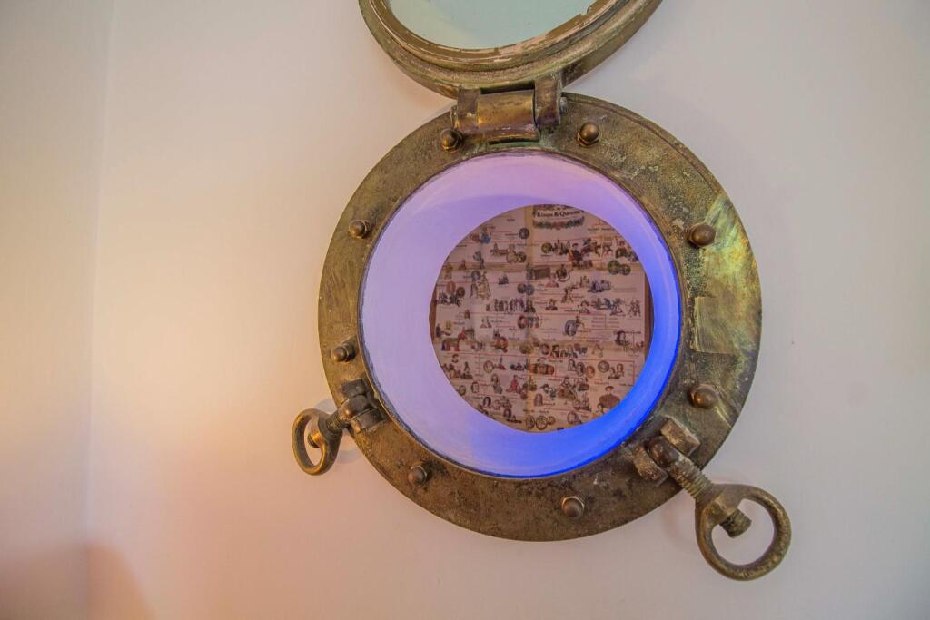 97 Northgate Street [Porthole] 01.jpg