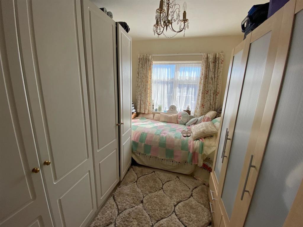 bed2.jpg