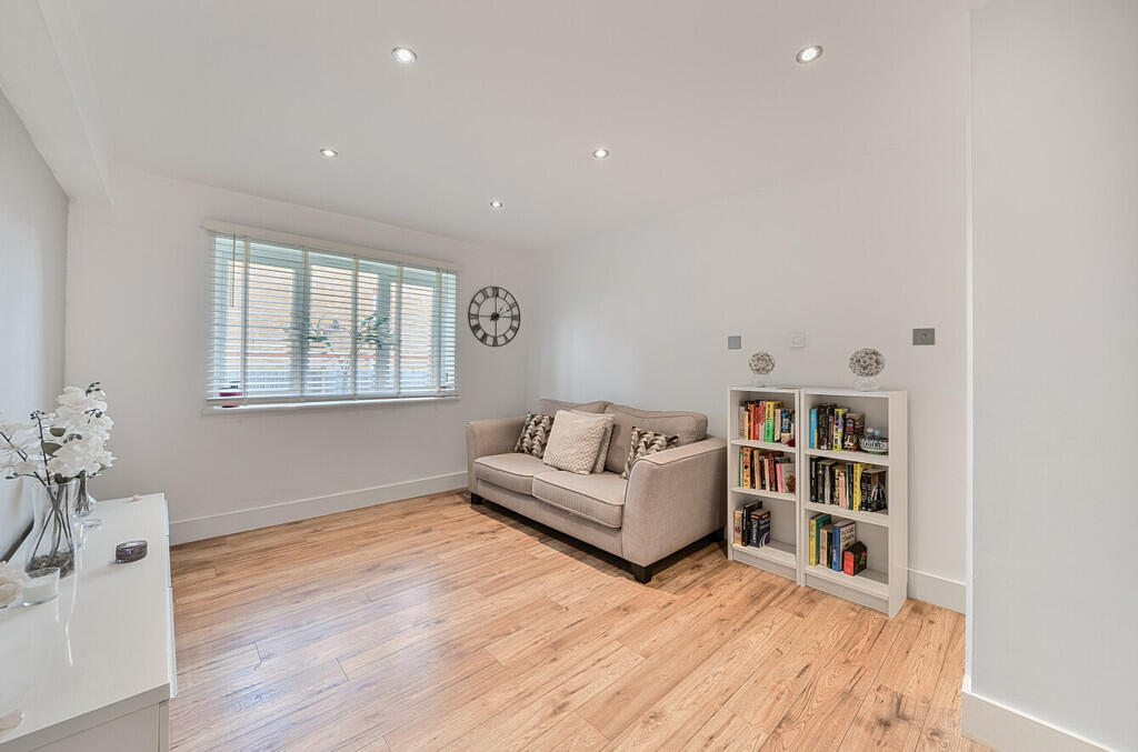 1303368-7-683f2eb...