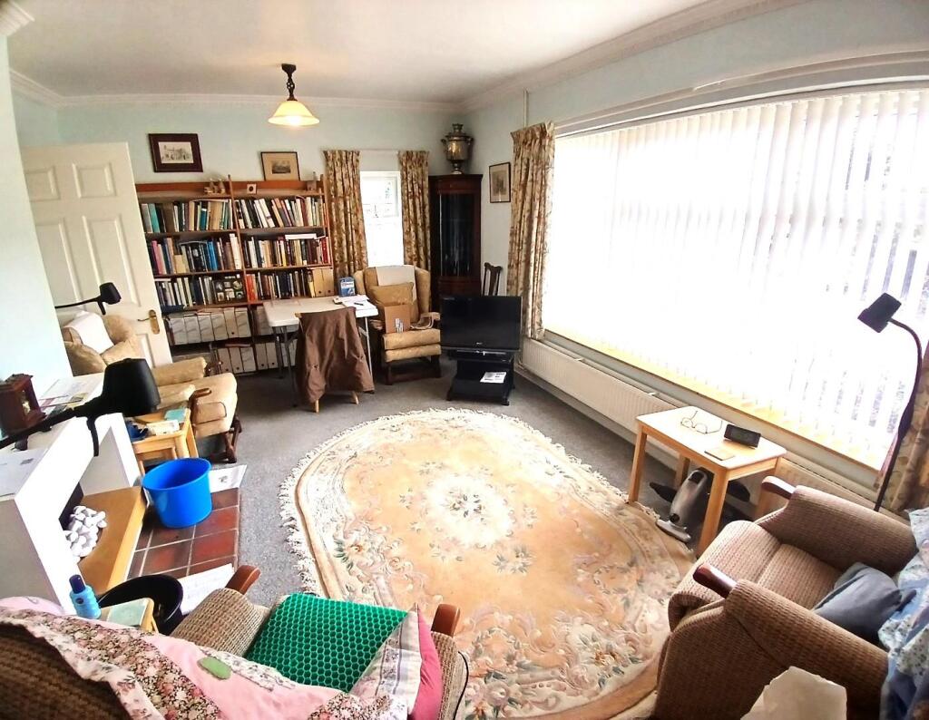 Lounge 1.jpg