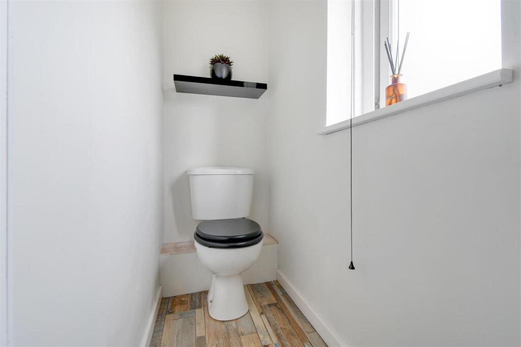 1st floor WC