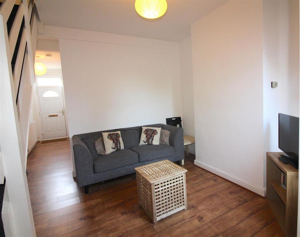 Swan Lane, Stoke - Lounge.jpg