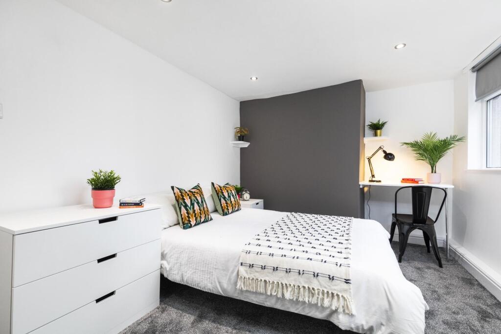 Bright, stylish double bedroom with contemporar...