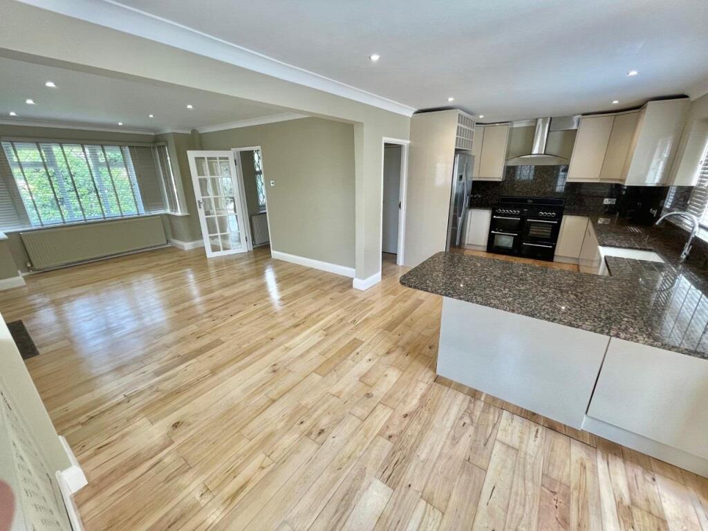 Kitchen 5.jpg