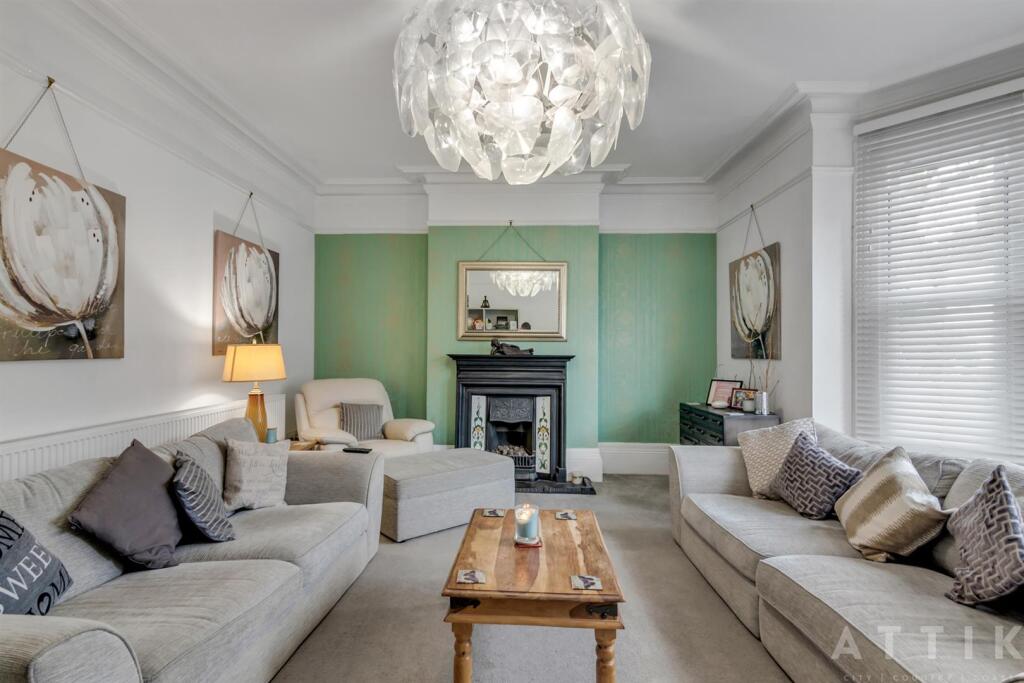 Attik 5, Stradbroke Road Gorleston, NR31 7AQ (2).j