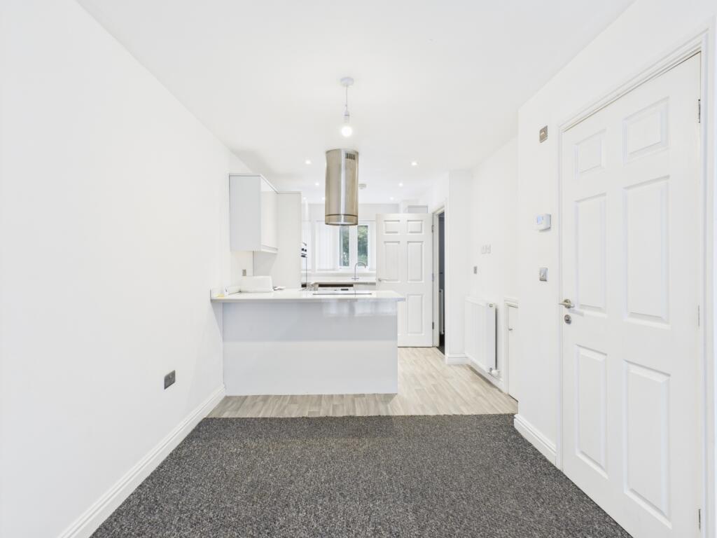 CAM03729G0-PR0095-STILL003