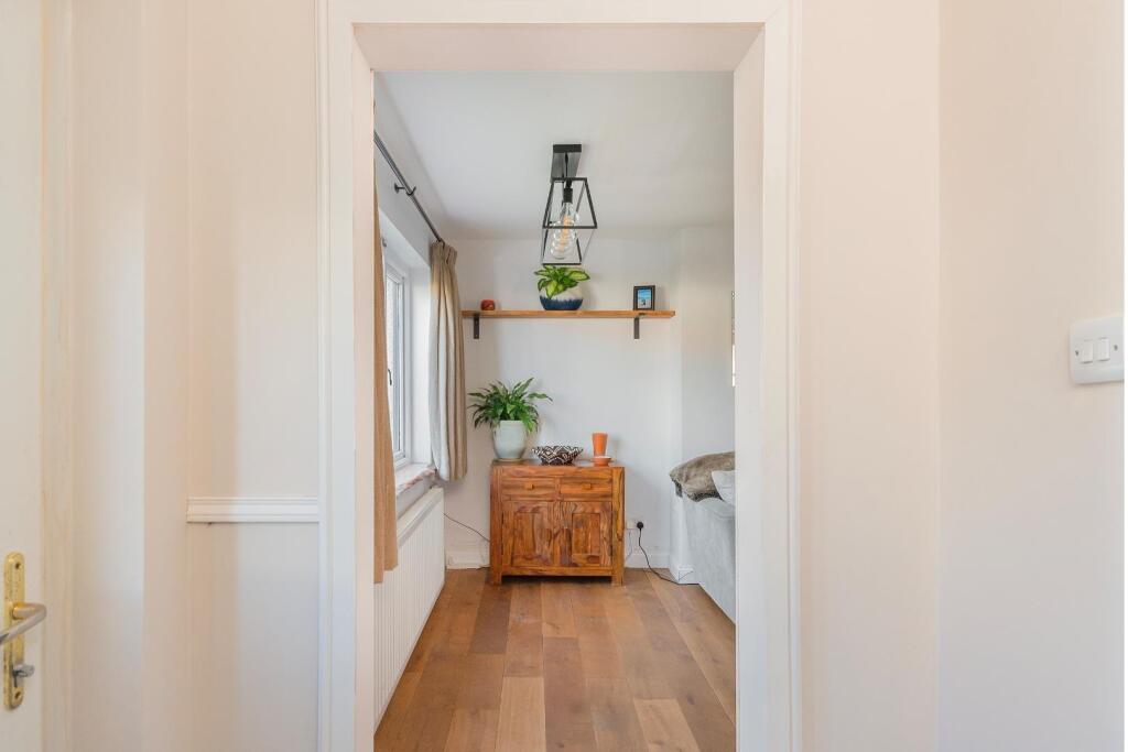 6M5RBR - Hallway A.jpg