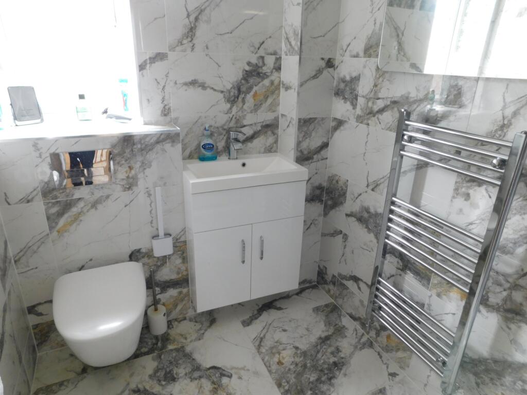EN SUITE