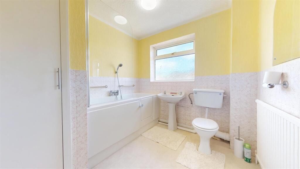 Linford Grove Bathroom