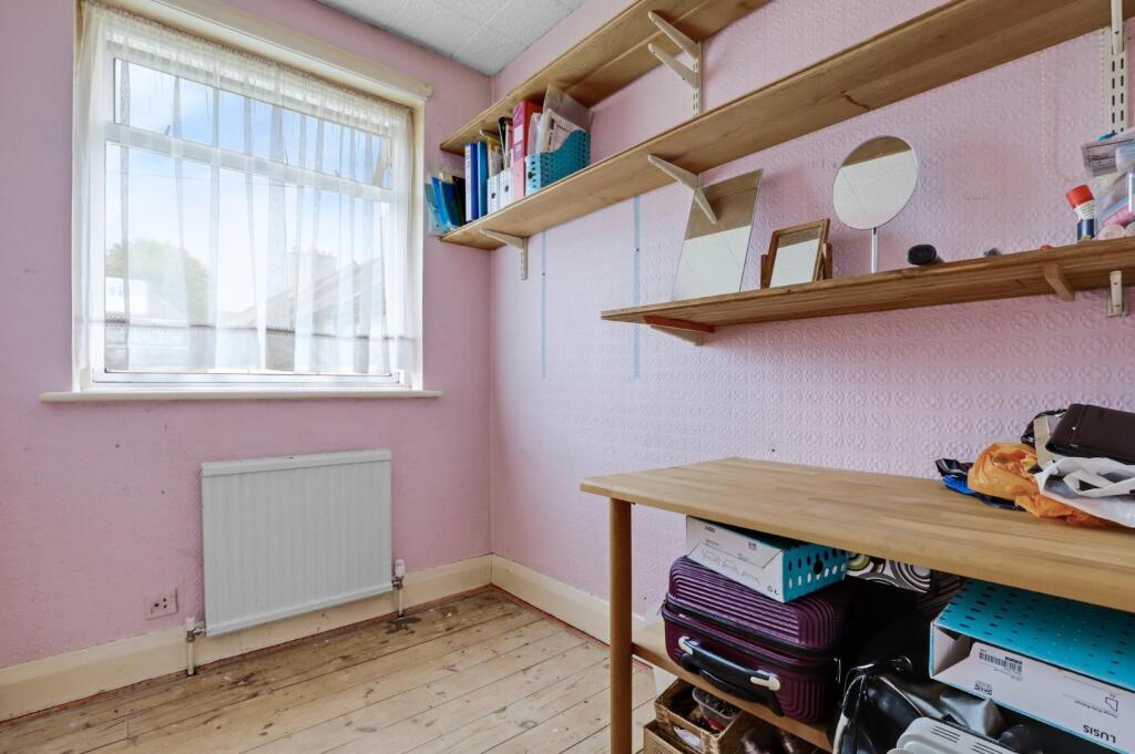 04-b1b0JHPropWorld - 7 Mylis Close - 40.jpg