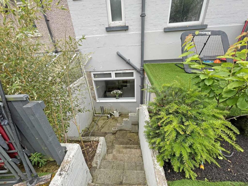 Old Laira Road 331 - Garden 2.jpg