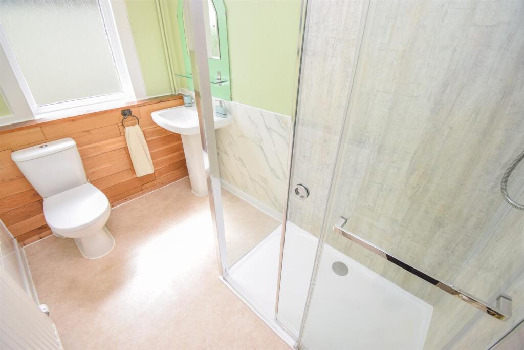 SHOWER ROOM (2)