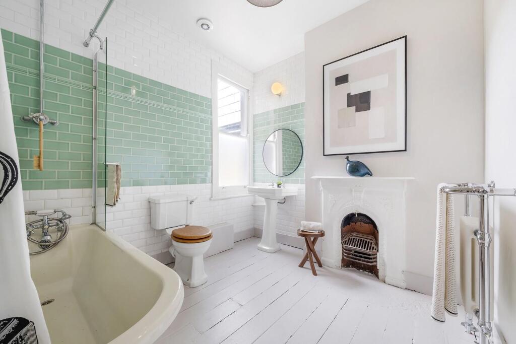 Bathroom (1).JPG