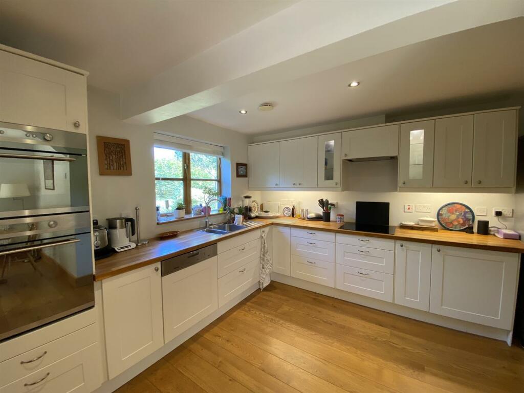 OPEN PLAN KITCHEN/DINING ROOM