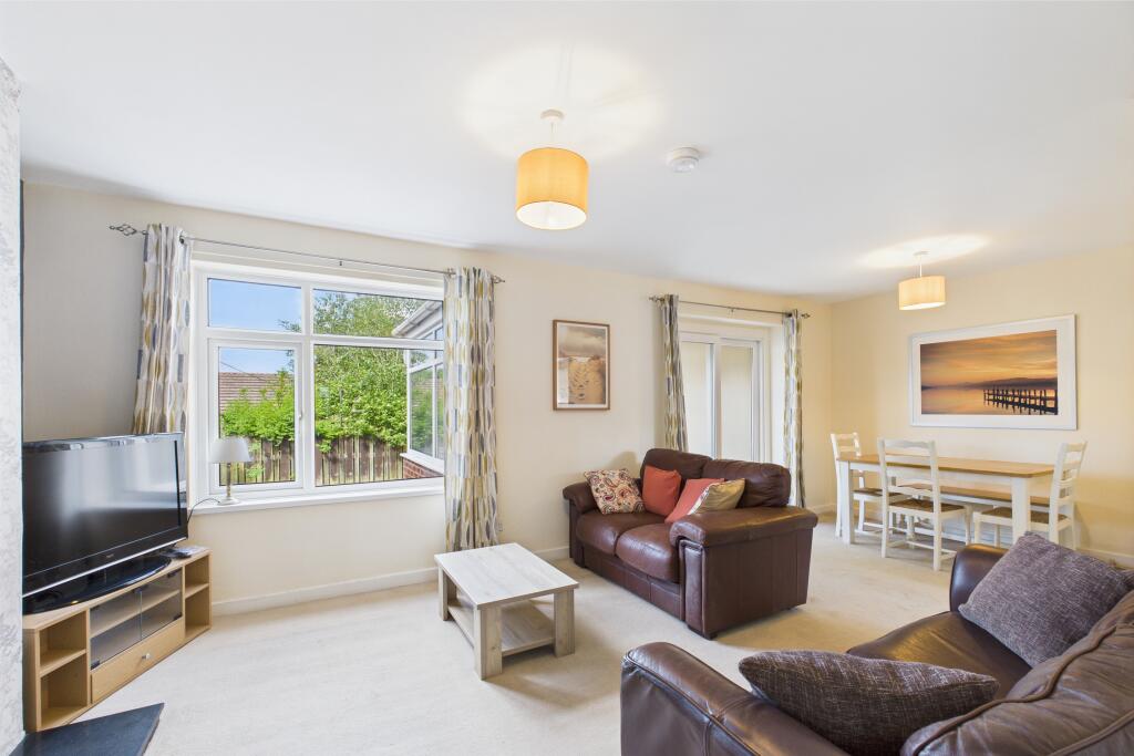 CAM04201G0-PR0083-STILL004