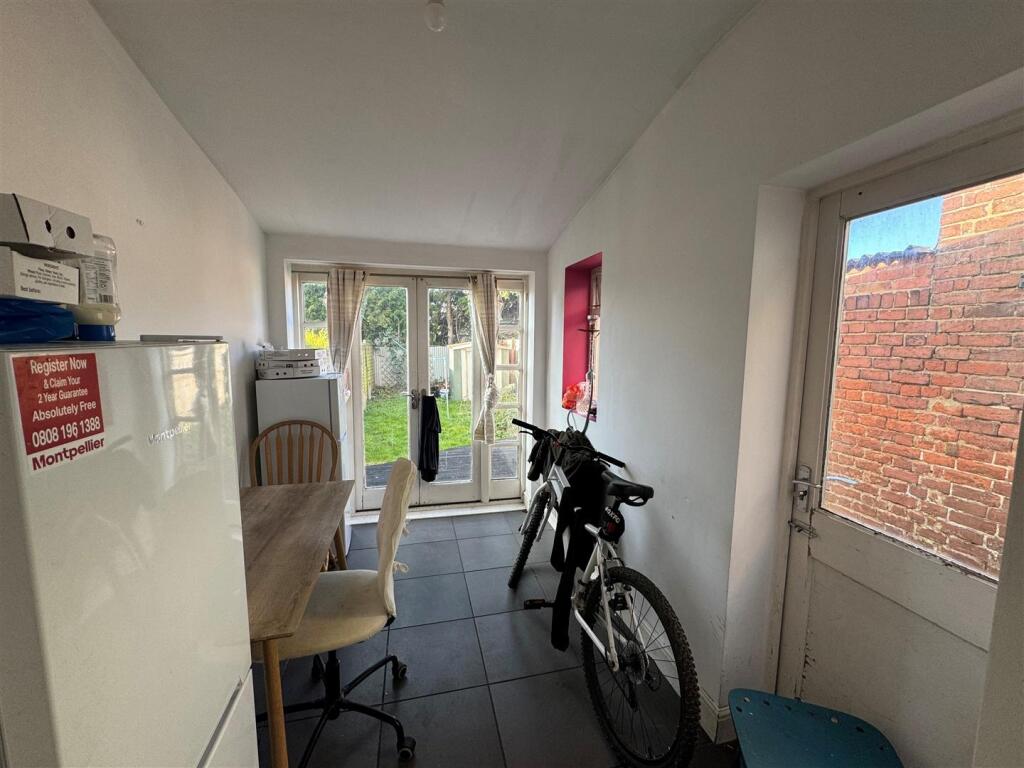 139 Oxford dining room.jpg