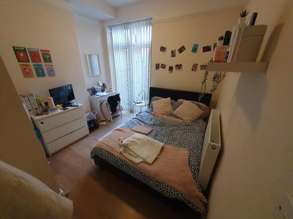 Ground floor middle 