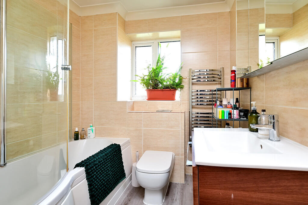 27 Thornfield Gre...