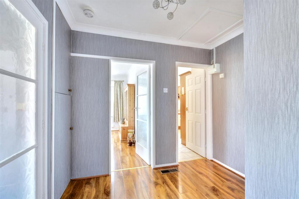 Hallway_5.jpeg