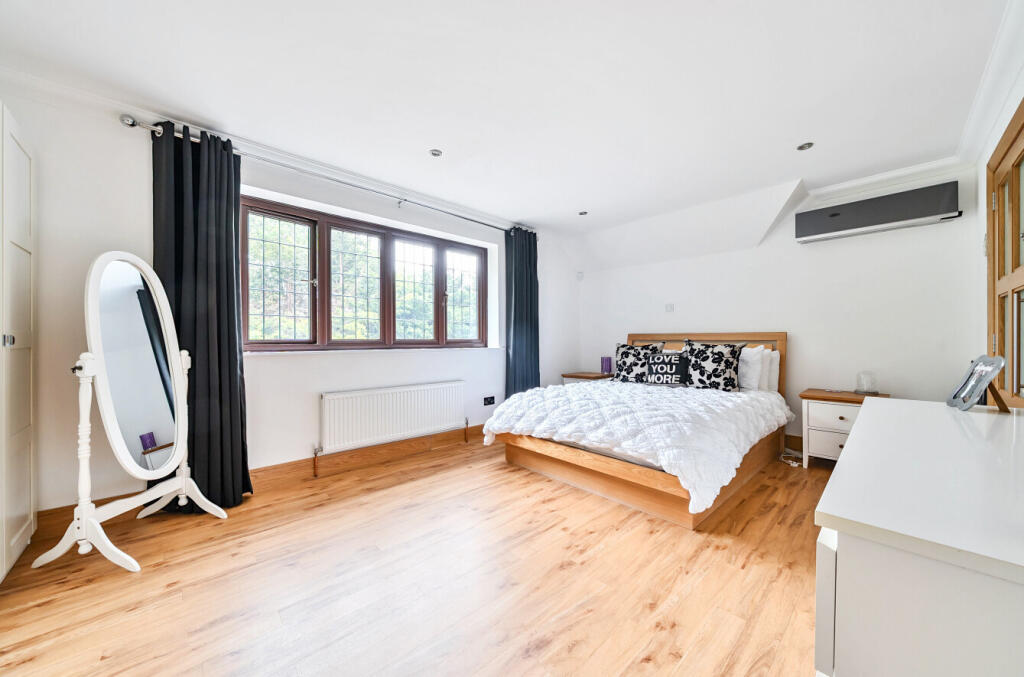 1301860-19-684235...